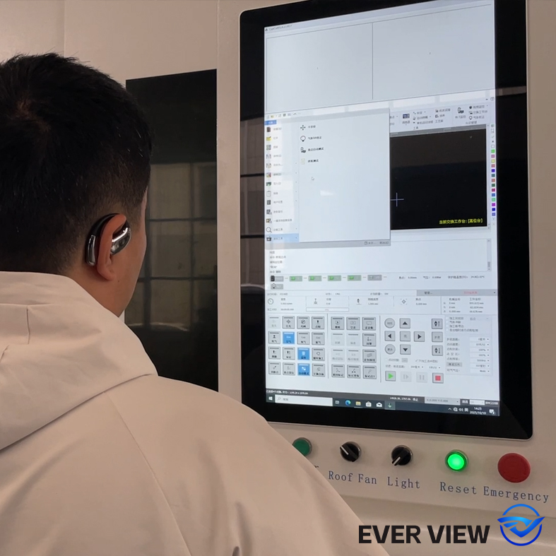 EVER VIEW laser ebaketa-makina adimendunen belaunaldi berria sarean jartzen da, urruneko monitorizazio gaitasunak berrituz 4.0 Industriarekin bateragarri izateko.