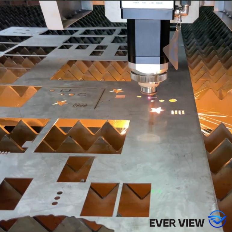 Laser ebaketa-makinek hardware prozesatzea ahalbidetzen dute; EVER VIEWek hardware produktu txikien loteen zehaztasun ebaketa lortzen du.