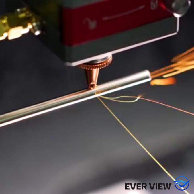 Laser ebaketa-makinek osagai elektronikoen prozesamendua errazten dute; EVER VIEW-ek film meheko mikro-zehaztasun ebaketetan aurrerapena lortzen du